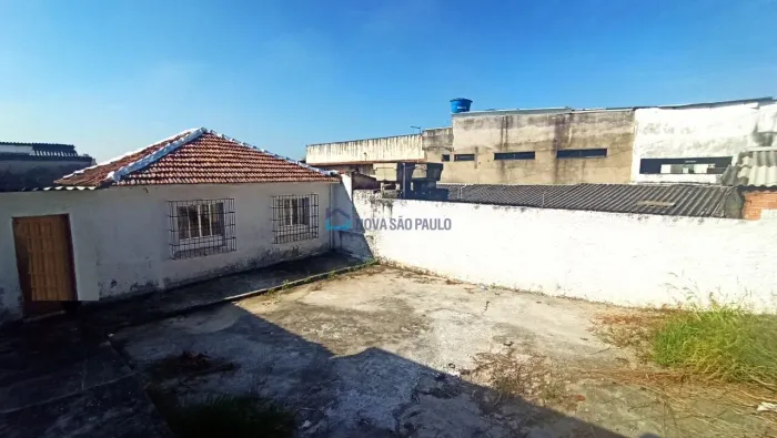 Terreno com 10X30 de área, na Vila Santa Catarina.