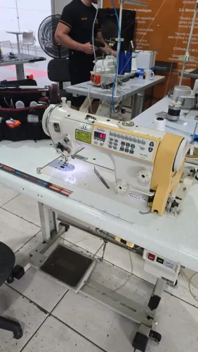 Máquina de costura industrial