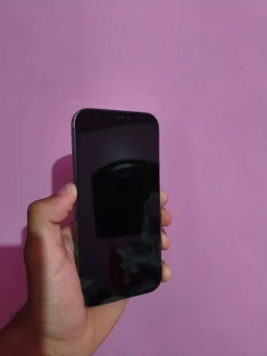 iPhone 12 pro quebrado