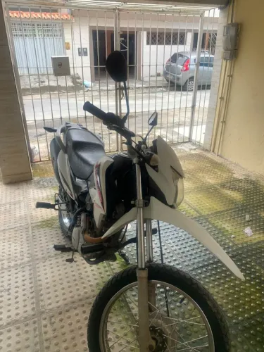 Honda NXR Bros 150 Branca - Único Dono