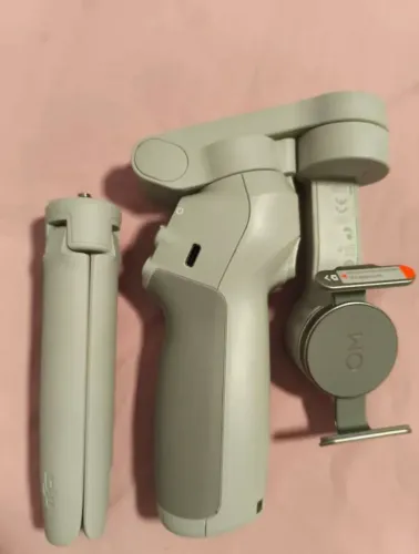 Vendo gimbal DJI Osmo Mobile