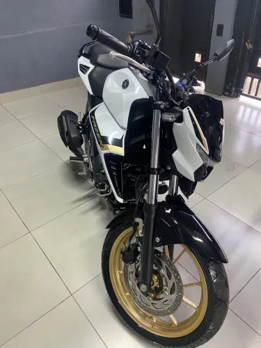 FZ25 baixa quilometragem