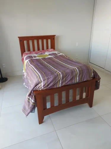 Cama solteiro de madeira comprada nos EUA + colchão
