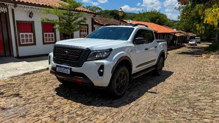 Nissan Frontier Pro4x CD 4X4 2.3 Bi-TB Die. AUT 2023
