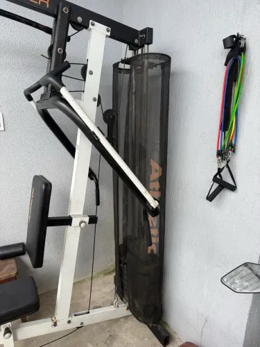 Máquina de musculação completa