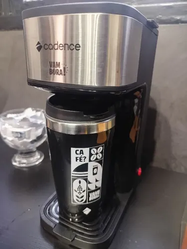 Cafeteira Elétrica Cadence com Copo Térmico