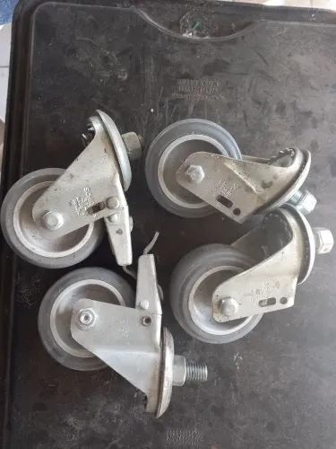 Jogo com 04 Rodinhas com freio de silicone para armário, fogão industrial etc