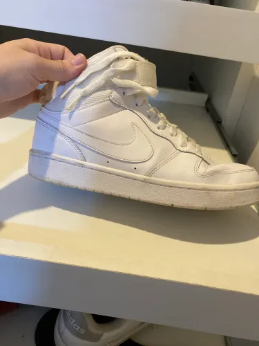 Tênis Nike branco cano longo 