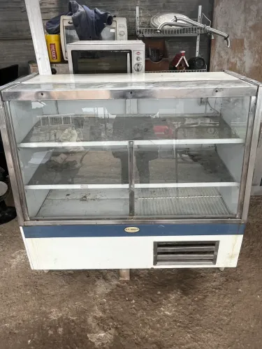 Vitrine Expositora Refrigerada em Inox - Sem Condensadora