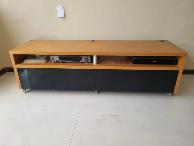 Lindo Rack madeira freijó com lacca,  2 gavetões, 2 nichos -1,70×0,50×050. Super espaçoso