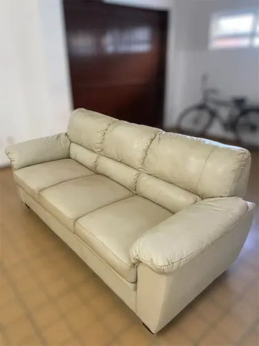 Sofá em couro 