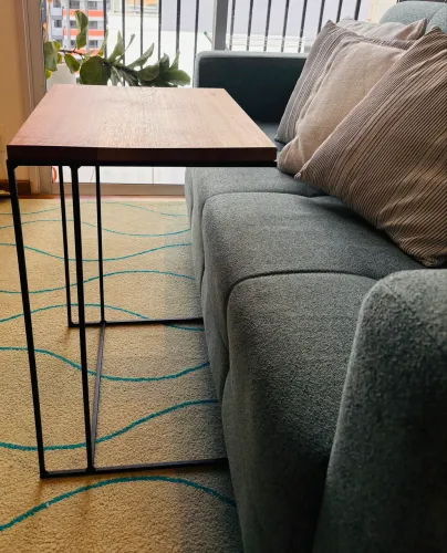 Mesa lateral apoio Muma em madeira