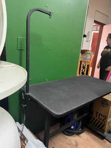 Mesa de tosa com cilindro de controle de altura