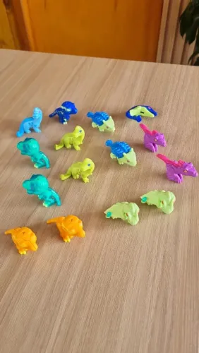 Jurassic Word kinder joy