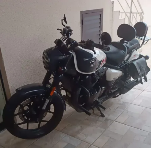Vendo linda Royal Enfield Shotgun 650 stencil white 2026