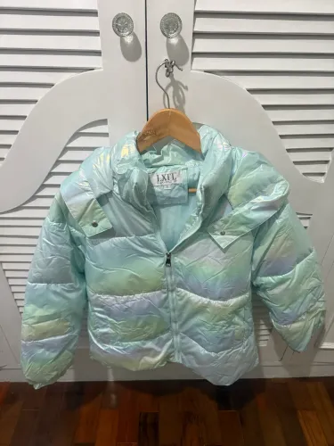 Jaqueta top puffer holográfica azul