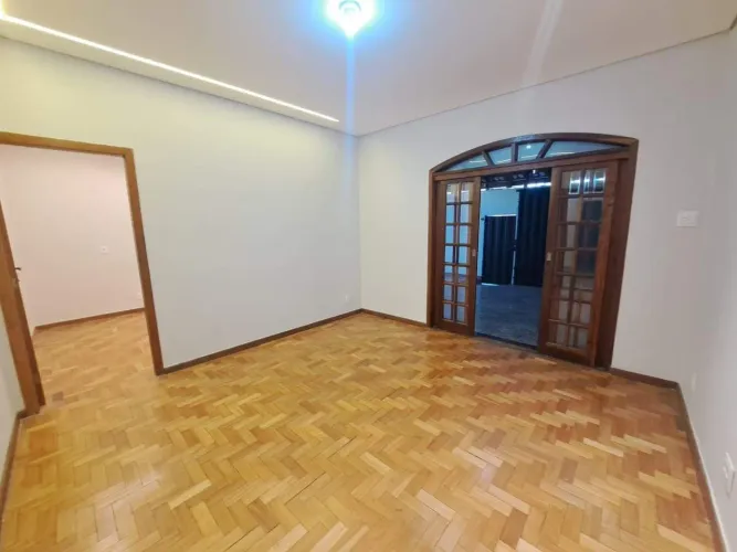 Excelente casa comercial com 230m² no Barreiro