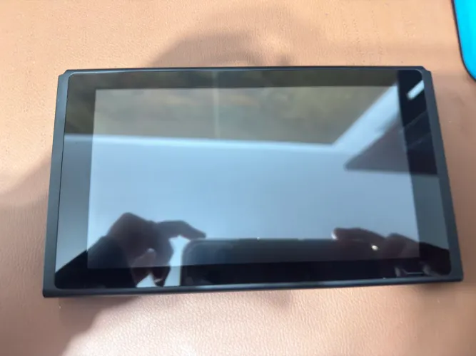 NINTENDO SWITCH NORMAL COM UM JOGO (LEIA A DESCRIÇÃO)