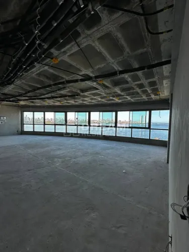 Imóvel para venda possui 268 metros quadrados com 4 quartos em Pina - Recife - PE