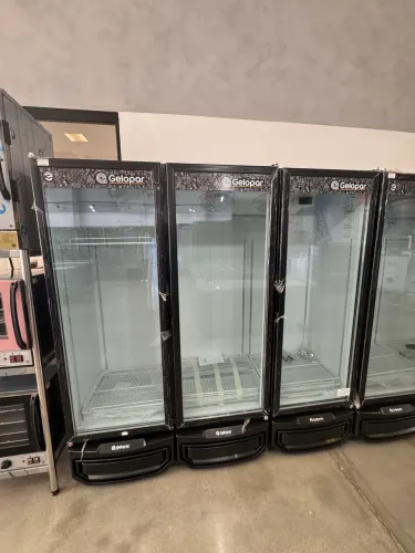 Cervejeira Conveniência 3 portas 950 litros nova