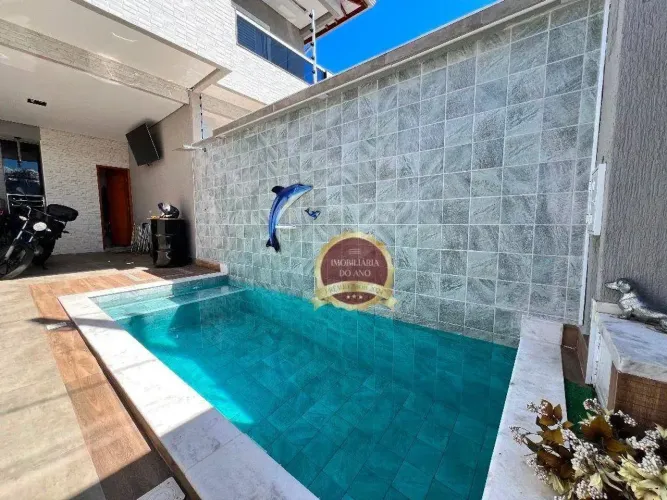 Casa com piscina no Canto do Forte em Praia Grande