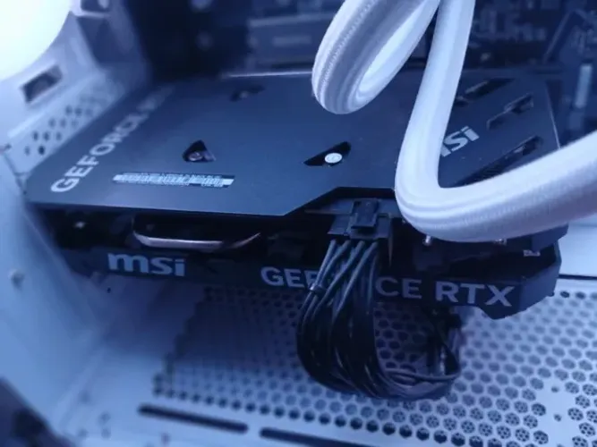 RTX 4060 Ti MSI Ventus 2X 8GB Com Caixa, Excelente Estado