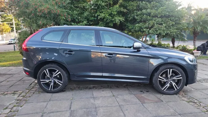 Volvo XC 60 T-5 R-design 2.0 FWD 5P 2017
