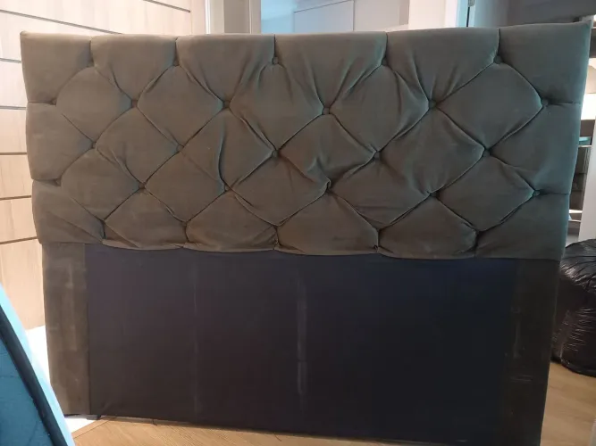 Cabeceira Queen Size Estofada em Capitonê - Suede/Veludo Cinza Escuro
