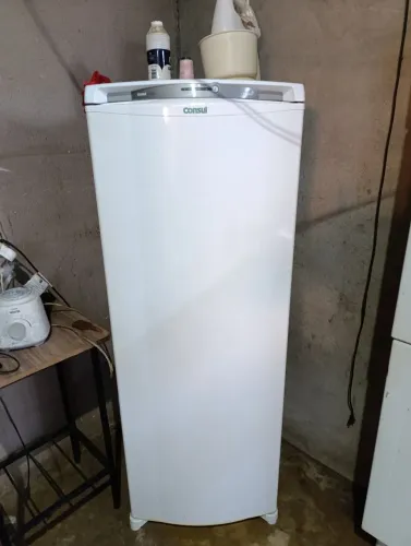 Vendo geladeira Consul Frost Free Semi nova