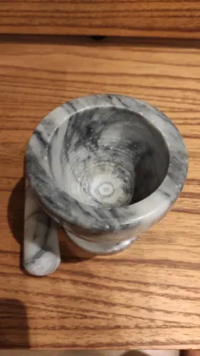 Pilão de Pedra com soquete.