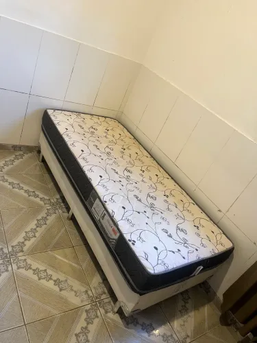 cama de solteiro pouco usada
