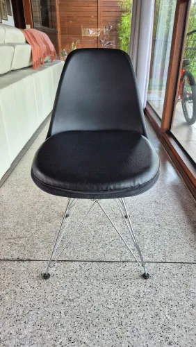 Jogo de 4 Cadeiras Estilo Charles Eames Eiffel Pretas 