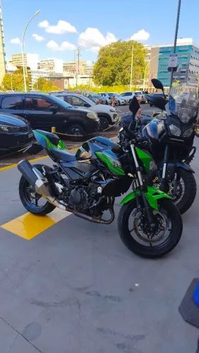 Kawasaki Z400. 