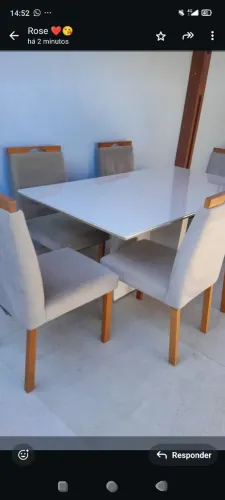 Conjunto de mesa e 6 cadeiras