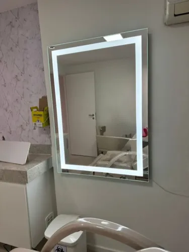 Espelho LED Moderno 1,10 x 0,80 - Elegância para Clínica, Studio ou Espaço de Beleza