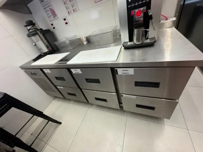 Bancada de INOX com 6 gavetas refrigeradas