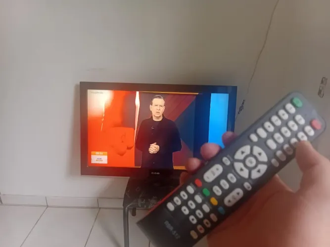 Tv CCE 45 polegadas tem hdmi USB não e smart linda de imagem