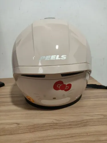 Capacete Peels Hello Kitty n 60- apenas 02 usos