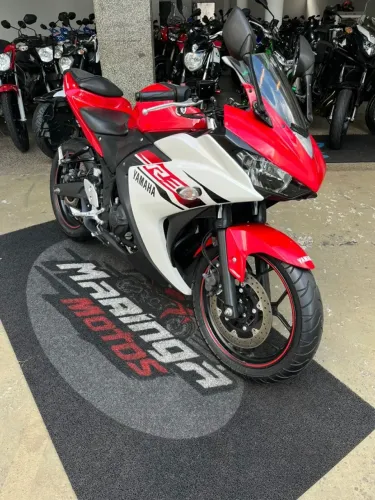 Yamaha R-3 321 vermelha 2016