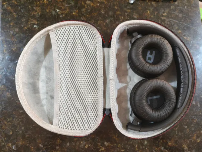 Fone de ouvido JBL original com bag.