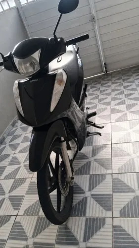 Vende-se Honda biz 125 2017 obs: ela tem placa so que a IA tirou !!