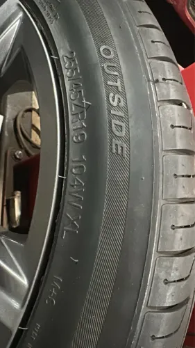Pneus 255/45R19