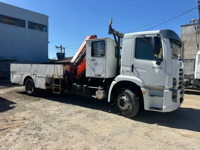 CAMINHÃO MUNCK 15 TONELADAS ANO 2013 24-280 E CONSTEL. 6X2 2P (DIESEL)