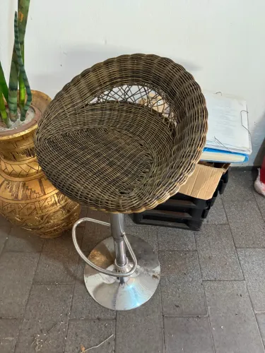Banqueta de fibra com regulagem de altura