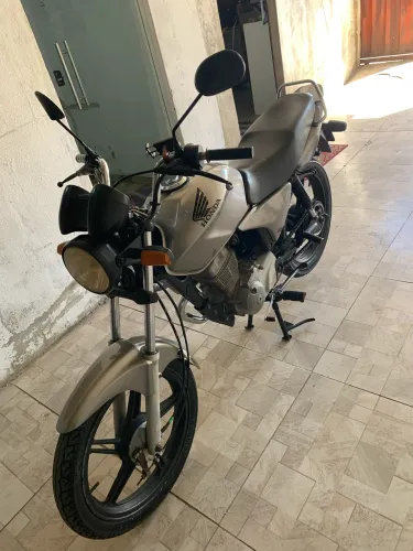 Titan 150 muito conservada 