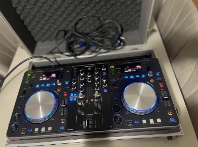 Controladora Pioneer XDJ-R1