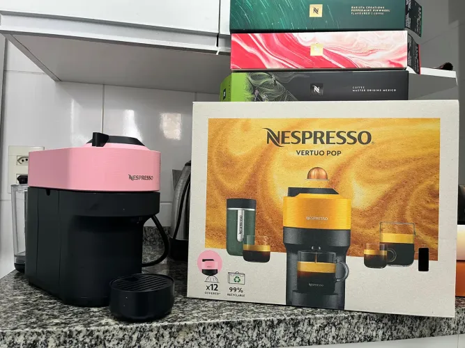 Cafeteira Nespresso Vertuo pop rosa