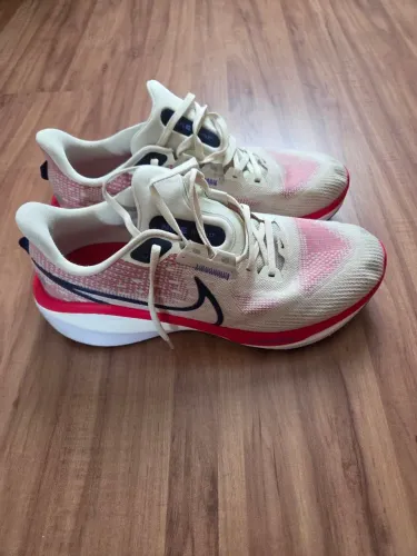Nike Vomero 17