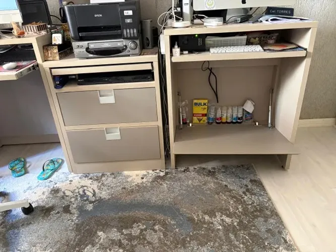 mesa de computador e mesa auxiliar para impressora