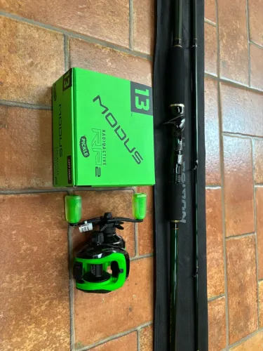 Kit vara de pescar e carretilha